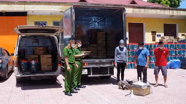 Phát hiện cơ sở sản xuất, buôn bán dầu nhớt giả quy mô lớn
