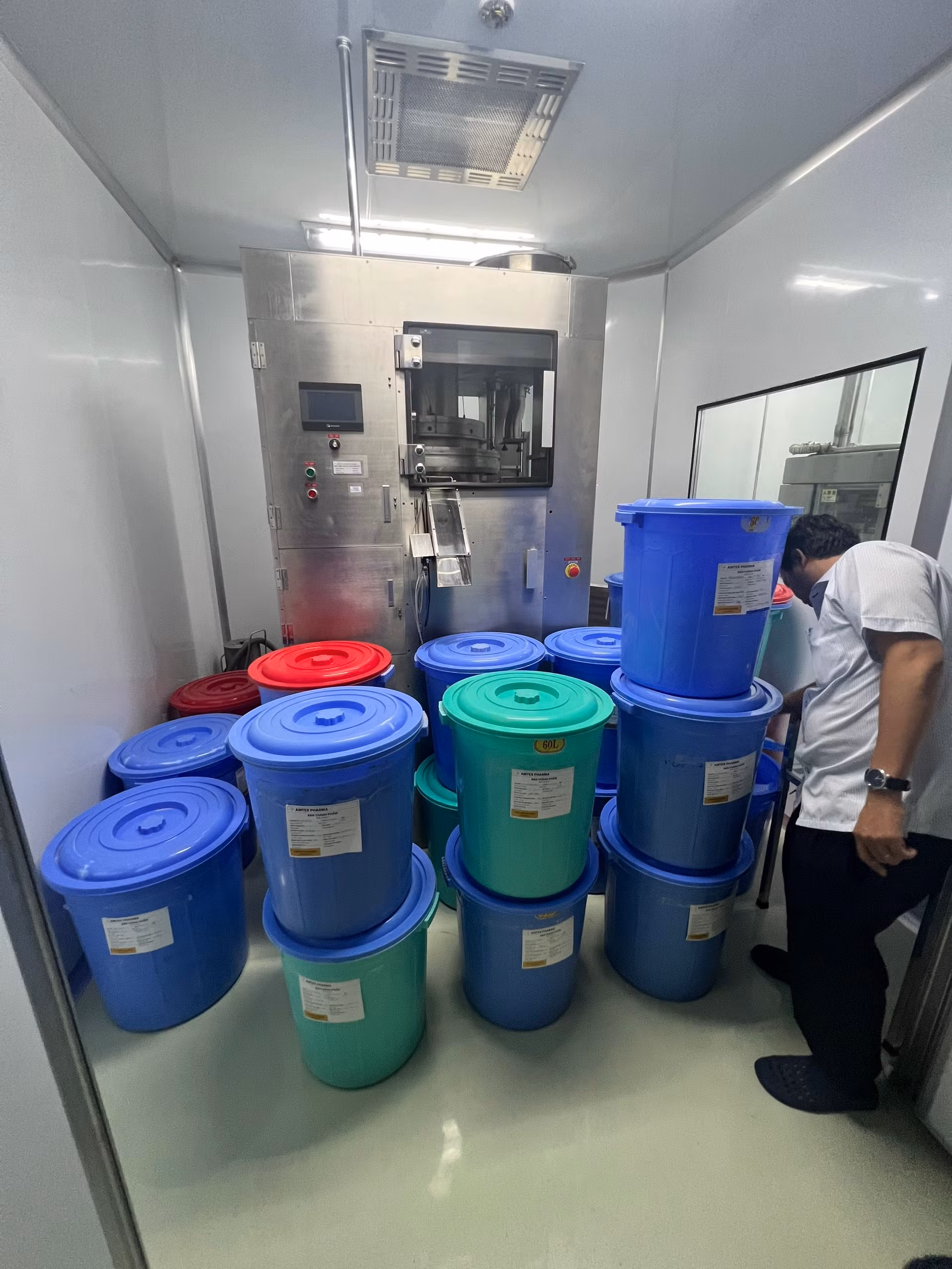 Công an TP Hồ Chí Minh triệt phá đường dây sản xuất thuốc tân dược giả quy mô lớn -1