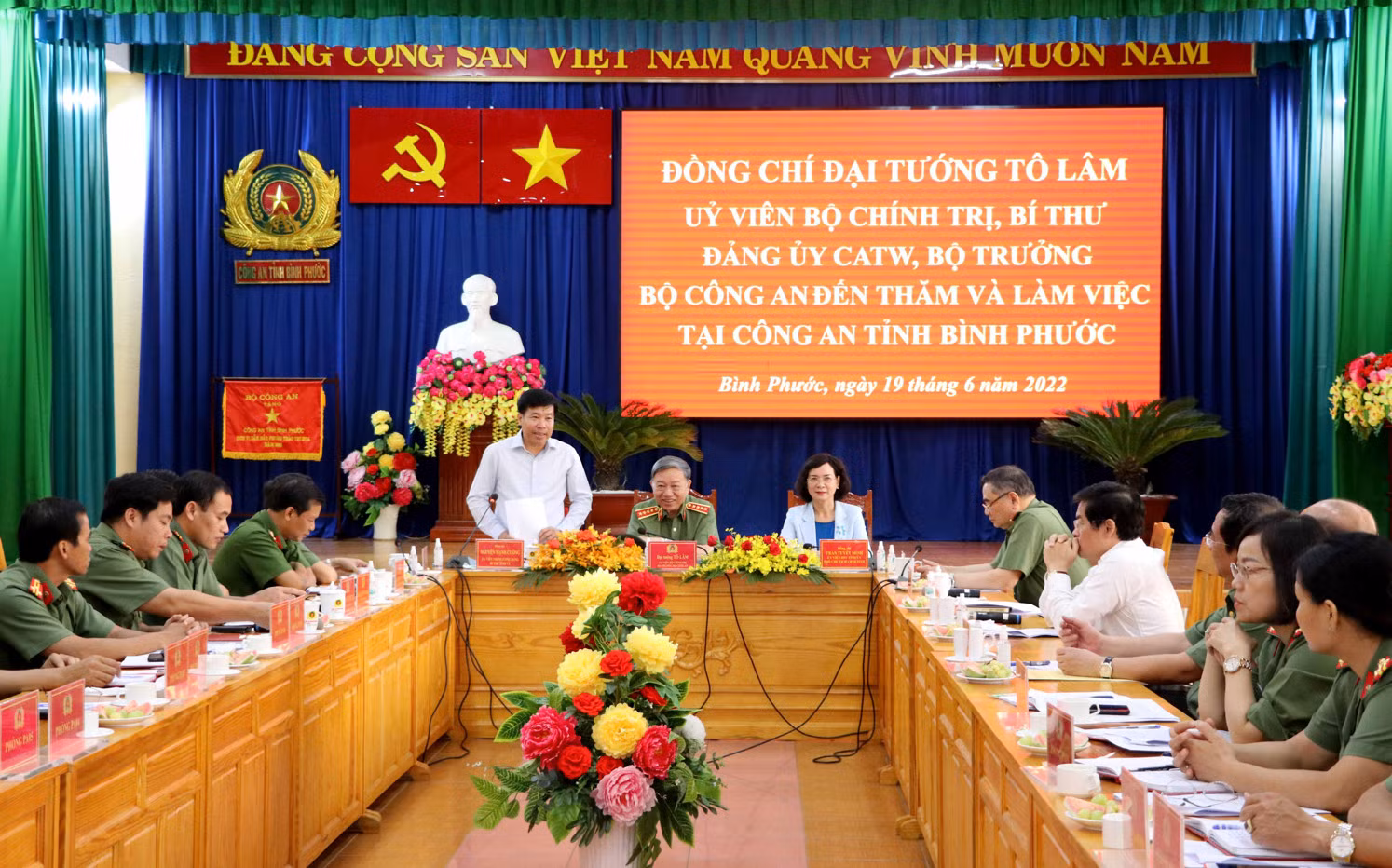 Bộ trưởng Bộ Công an đến thăm và làm việc tai Công an tỉnh Bình Phước -0