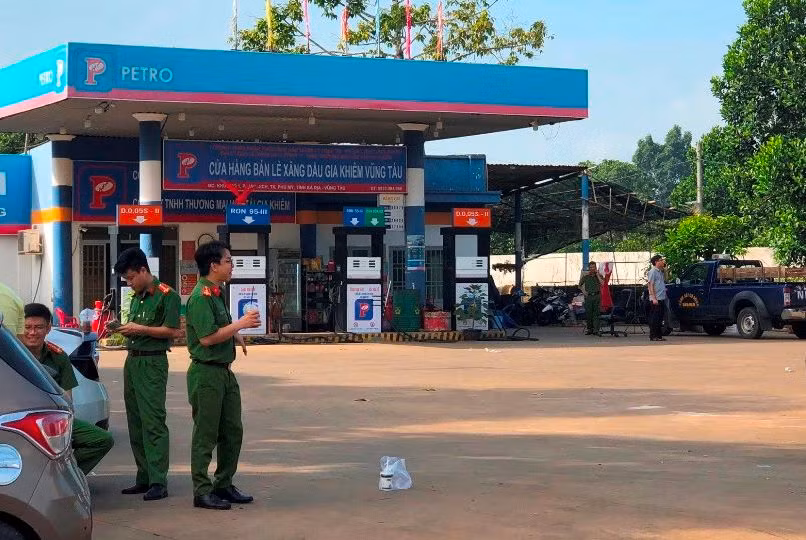 Khám xét cây xăng, điều tra vụ làm giả hàng triệu lít xăng dầu -0
