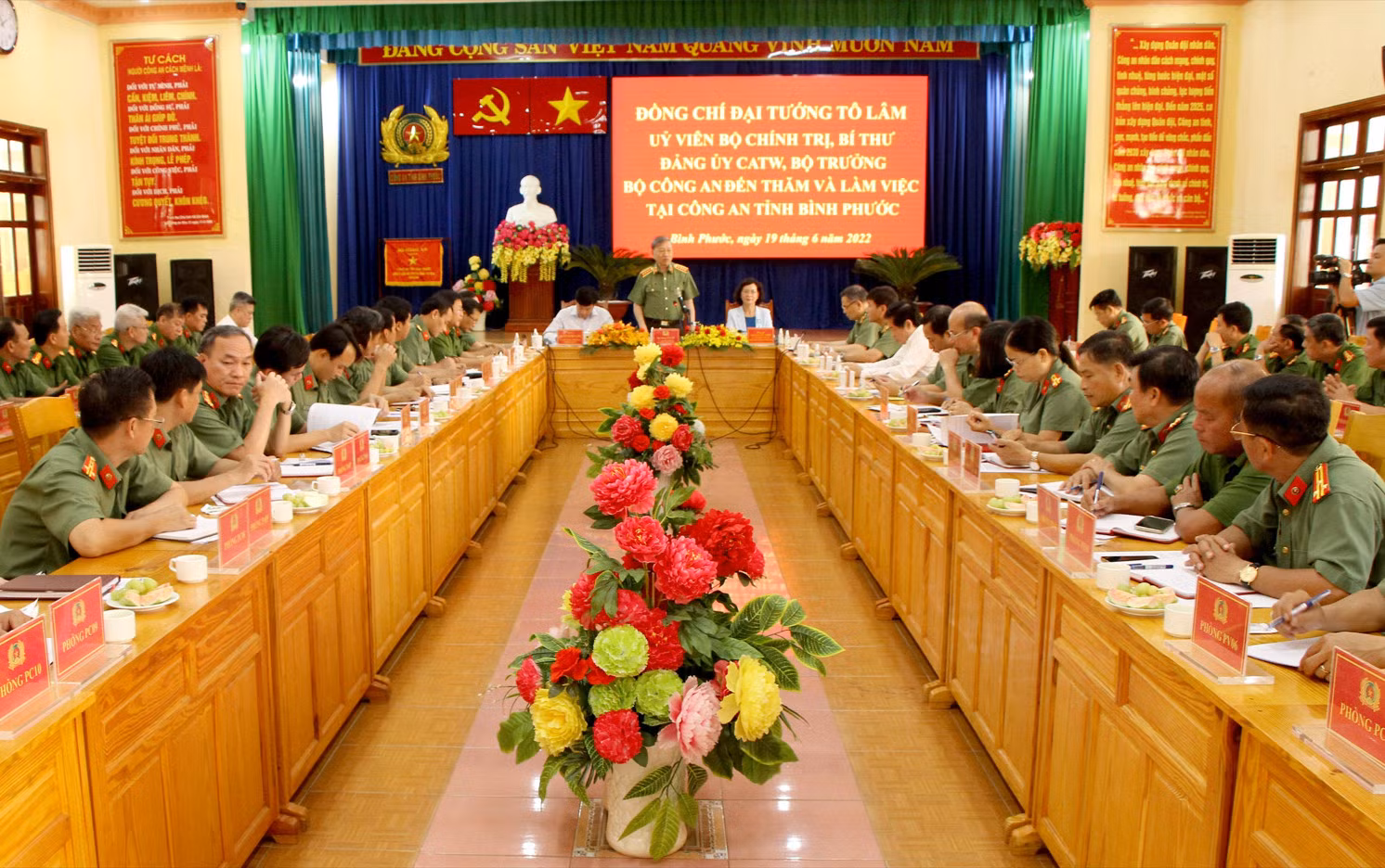 Bộ trưởng Bộ Công an đến thăm và làm việc tai Công an tỉnh Bình Phước -0