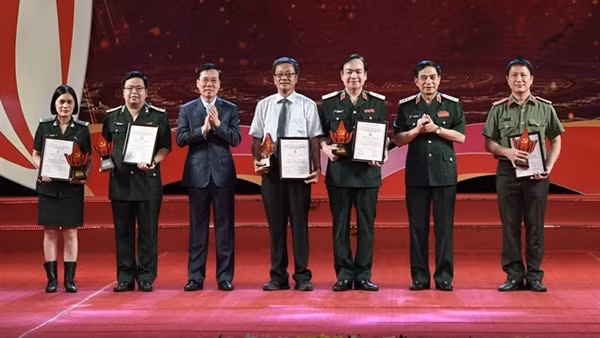Xung kích bảo vệ nền tảng tư tưởng của Đảng