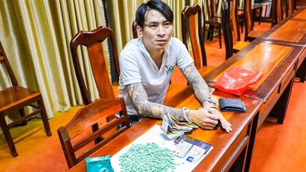 Bắt một đối tượng, lộ ra cả nhóm mua bán ma túy ảnh 2