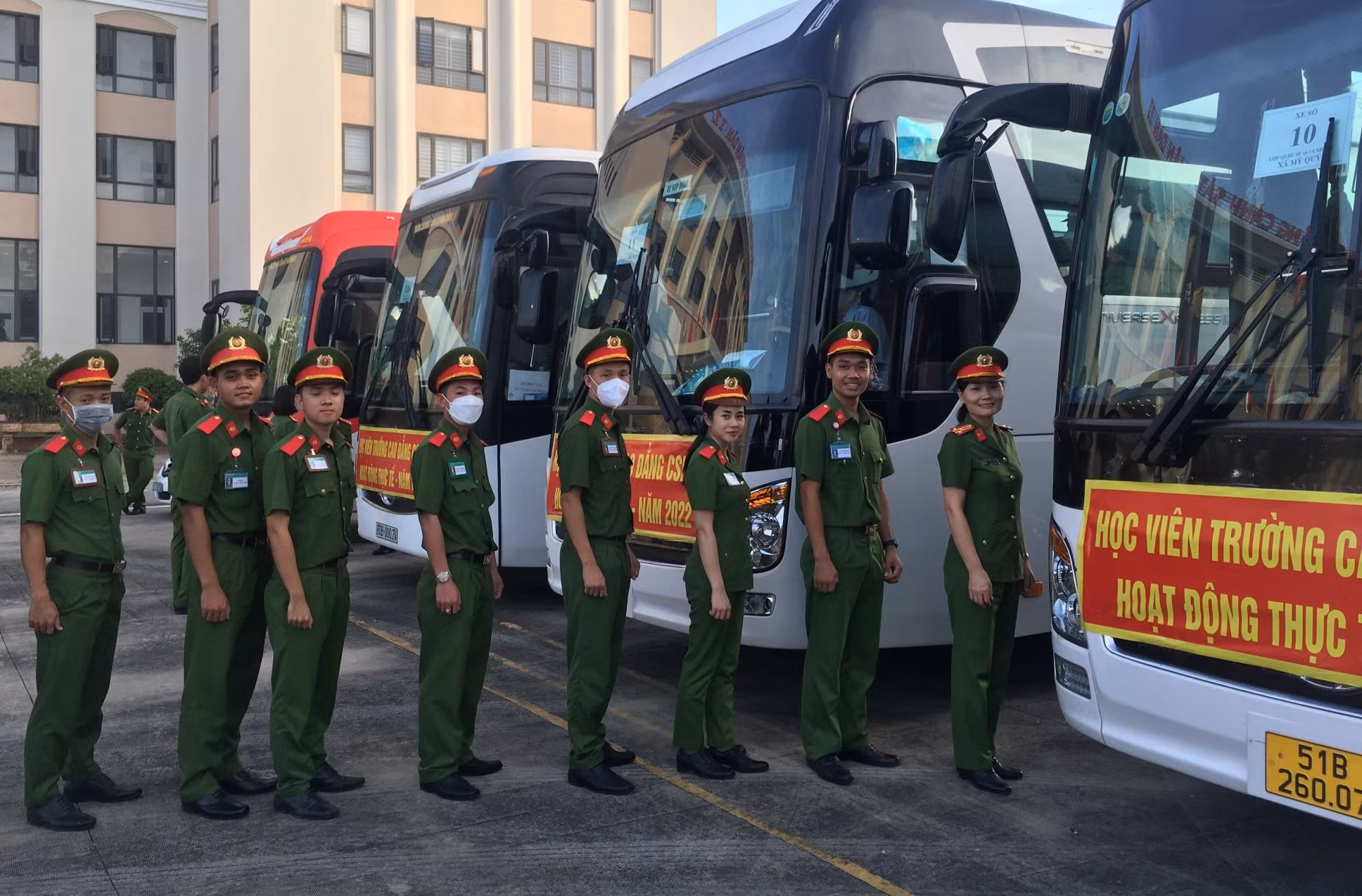 Gần 1000 giảng viên, học viên Cảnh sát ra quân “3 cùng” mùa hoa phượng nở -0