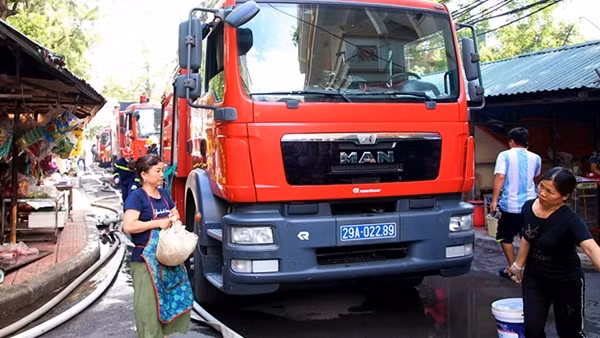 Cháy lớn tại công ty sợi trong Khu công nghiệp Long Giang ảnh 4