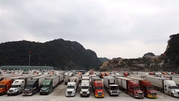 Tạm dừng toàn bộ hoạt động xuất, nhập khẩu qua cửa khẩu quốc tế số II Kim Thành ảnh 2