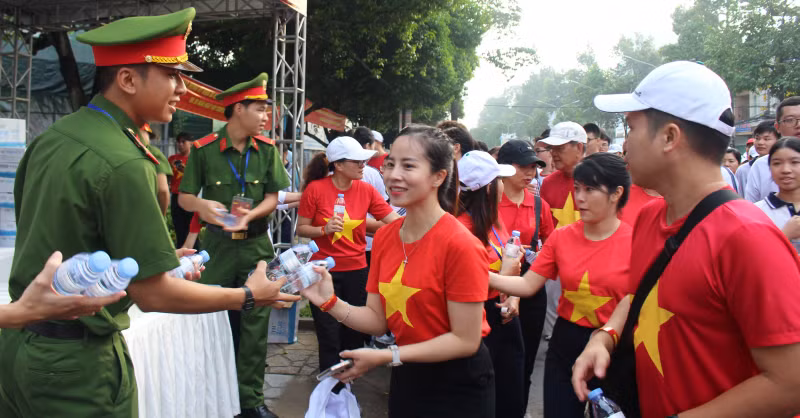 Các địa phương hưởng ứng chương trình “Cùng Việt Nam tiến bước” -0