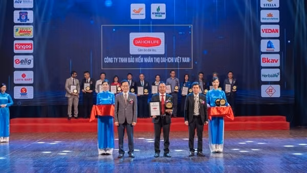 Dai-ichi Life Việt Nam tiếp tục được vinh danh “Top 10 Nhãn hiệu nổi tiếng Việt Nam 2025”