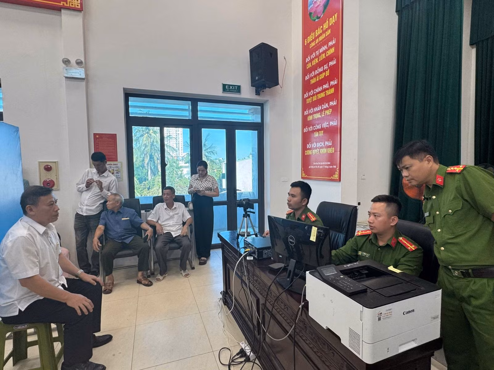 Công an Thanh Hóa đồng loạt triển khai cấp đổi Thẻ đảng viên trên nền tảng dữ liệu dân cư -0