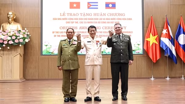Dấu ấn quan hệ đặc biệt Việt Nam – Lào – Cuba trong ngày hội truyền thống CAND