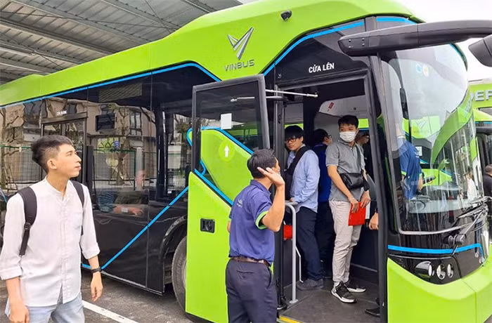 Hà Nội khai trương tuyến buýt điện miễn phí kết nối Lăng Bác - Bờ Hồ -0