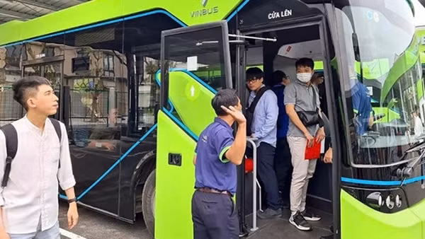 Hà Nội khai trương tuyến buýt điện miễn phí kết nối Lăng Bác - Bờ Hồ