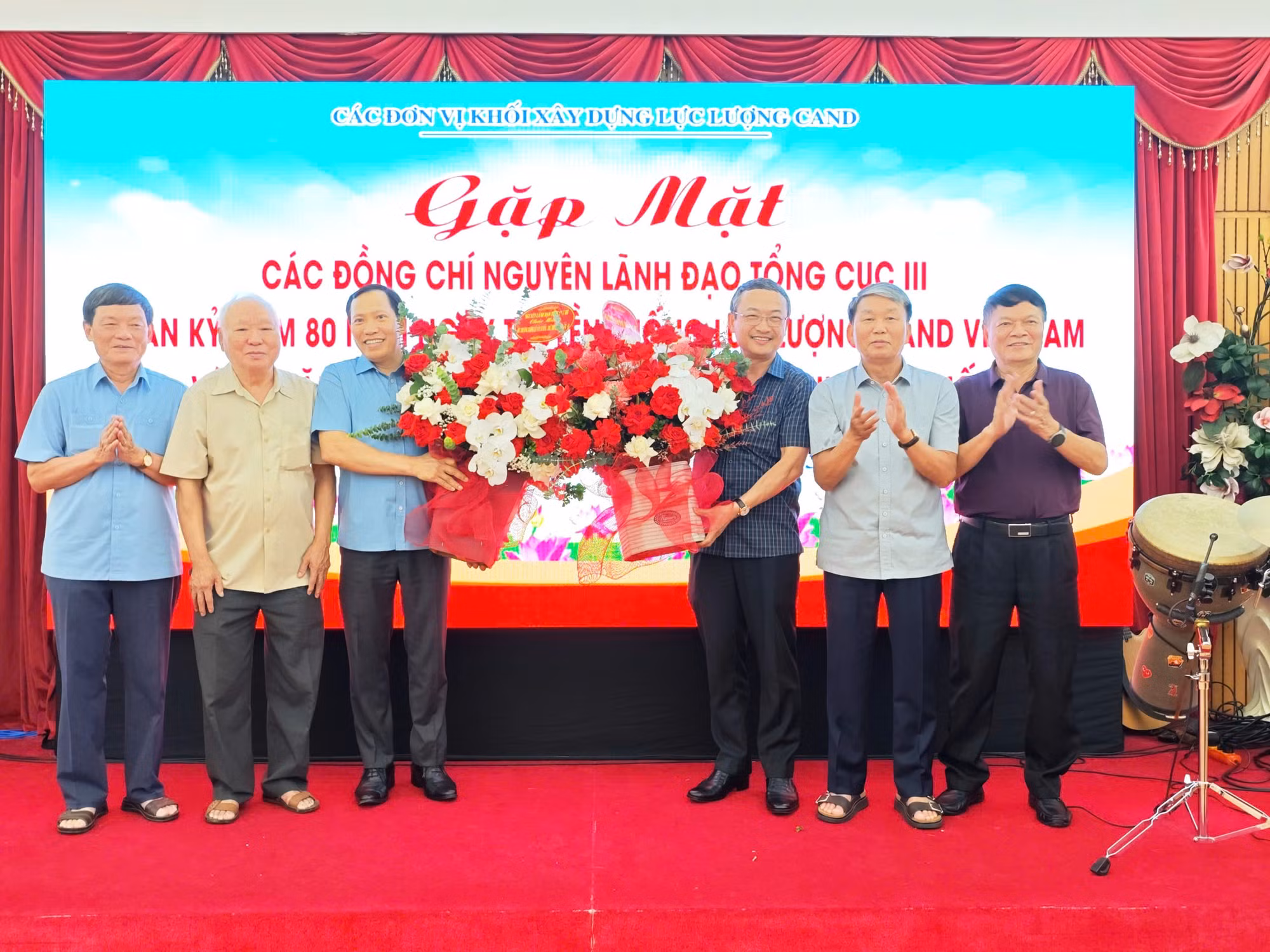 Cuộc gặp mặt thân tình các đồng chí nguyên lãnh đạo Tổng cục Xây dựng lực lượng CAND -0