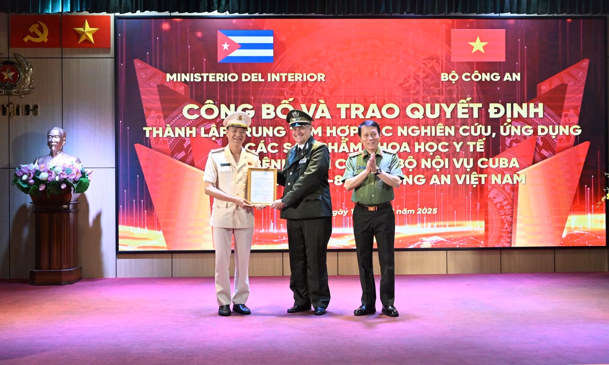 Khánh thành Trung tâm hợp tác nghiên cứu, ứng dụng các sản phẩm khoa học Y tế giữa bệnh viện CIMEQ và Bệnh viện 19-8. -0