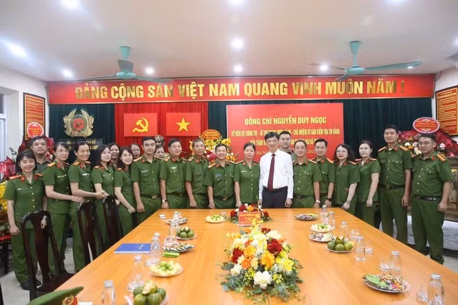 Buổi chiều nhiều cảm xúc của Chủ nhiệm Ủy ban Kiểm tra Trung ương với Công an cơ sở -0