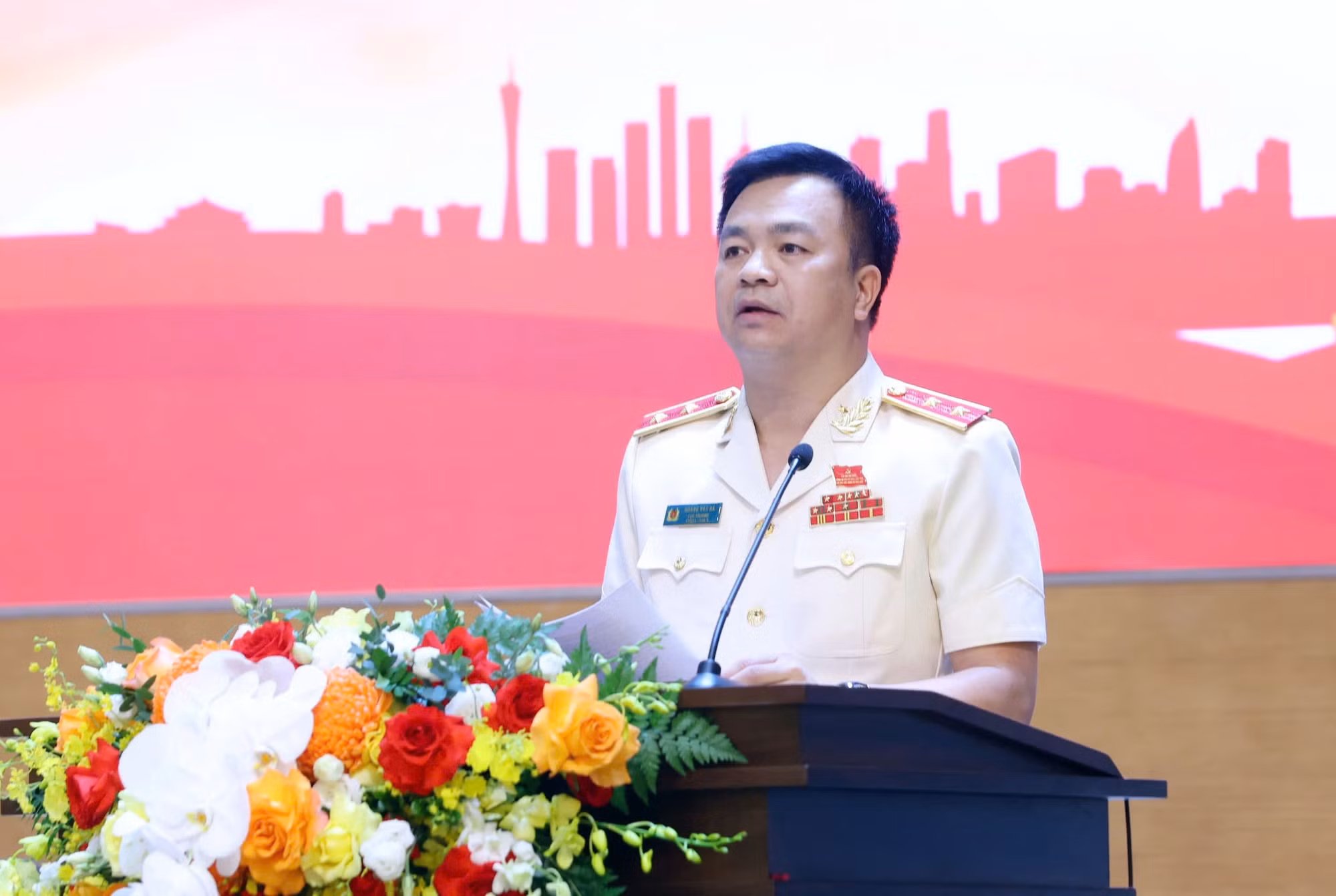 Xây dựng đội ngũ cán bộ, đảng viên, chiến sĩ trong Đảng bộ -0