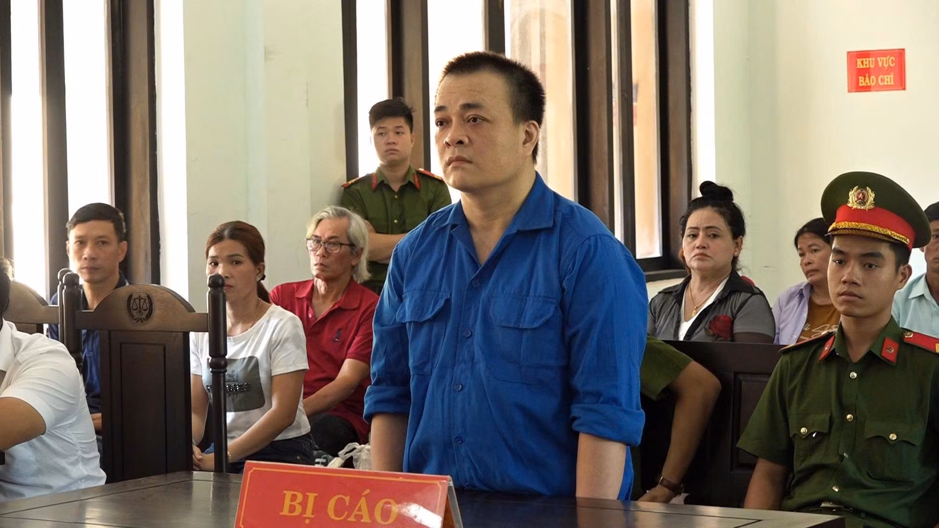 Chiếm đoạt hơn 14 tỷ đồng, “cò đất” lãnh án 15 năm tù -0