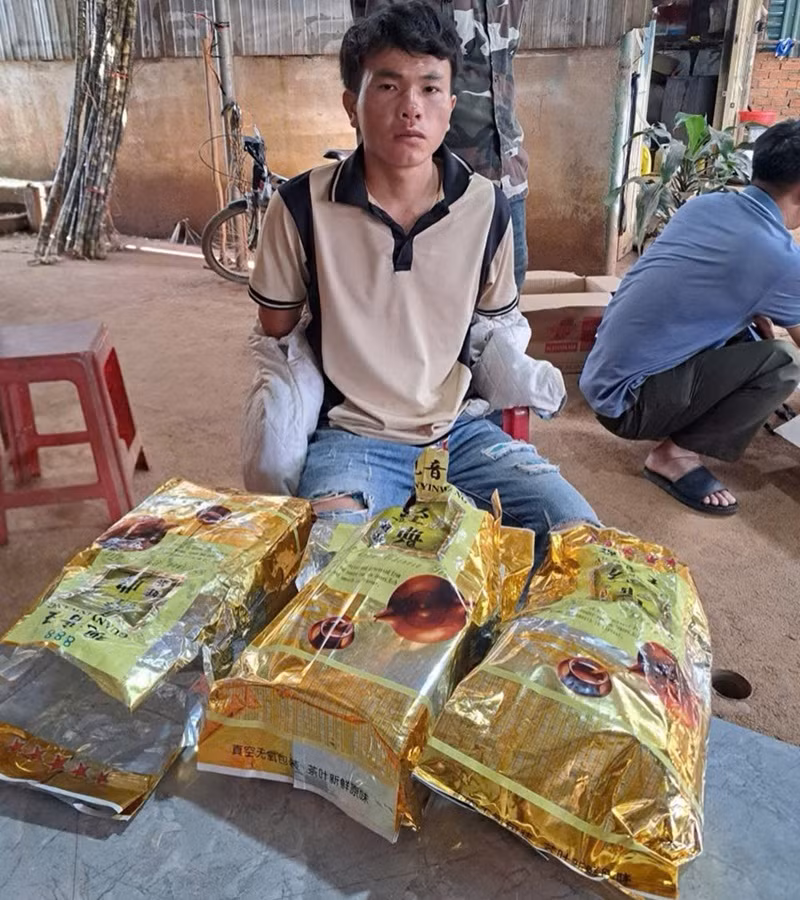 Nhận 5 triệu, vận chuyển hơn 3kg ma túy từ biên giới vào nội địa -0