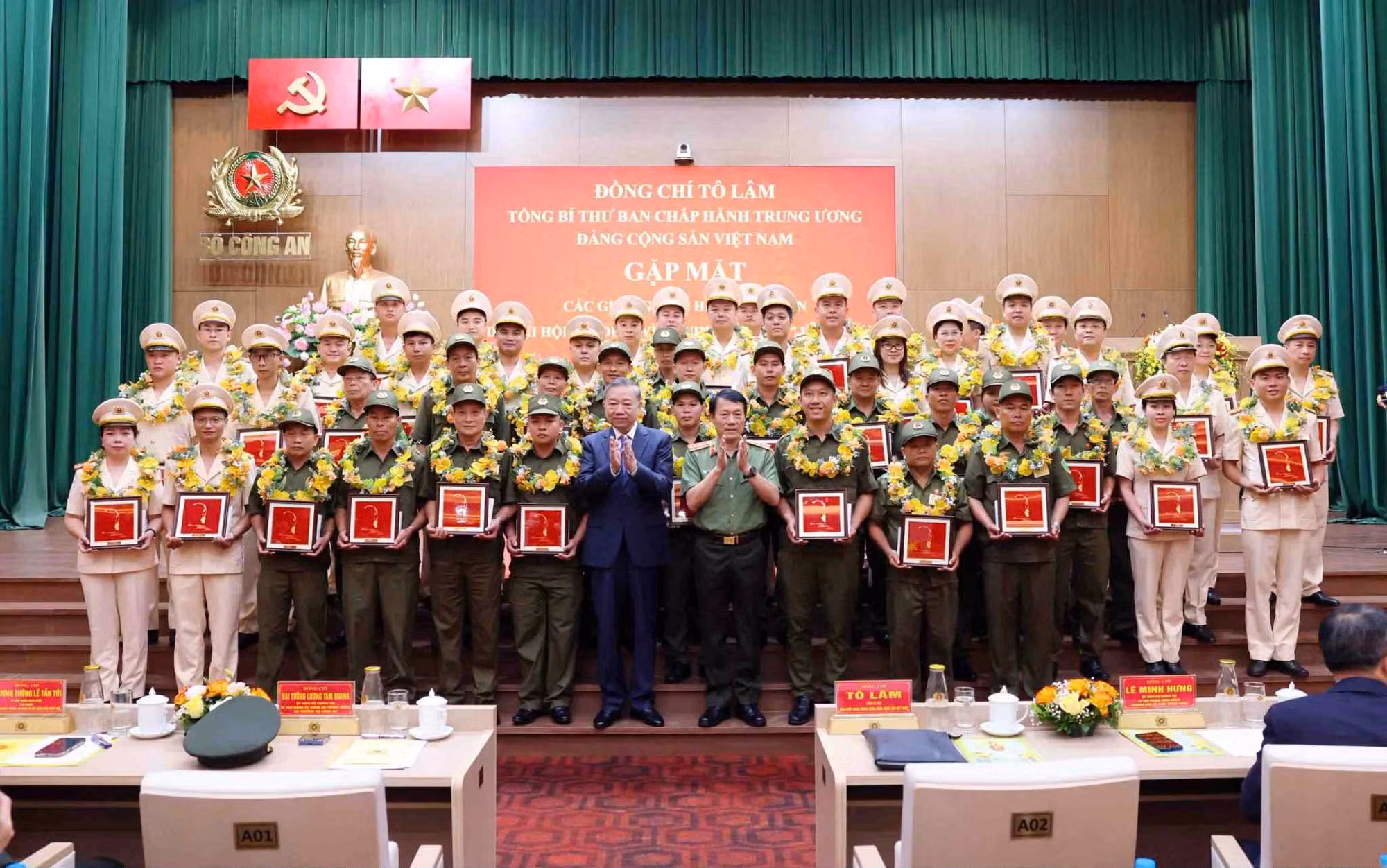 80 năm - Vinh quang Công an nhân dân Việt Nam -0