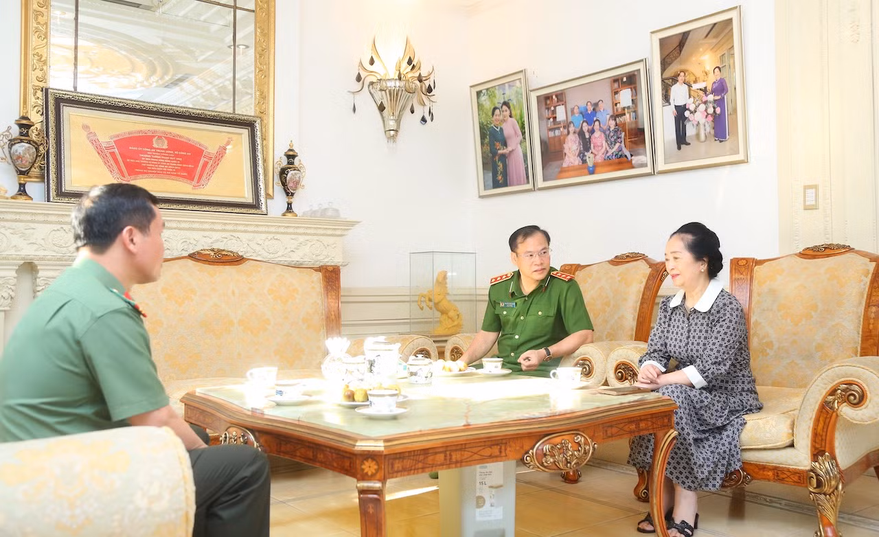 Thứ trưởng Nguyễn Văn Long tri ân, thăm hỏi thân nhân gia đình các đồng chí cố lãnh đạo Bộ Công an -0