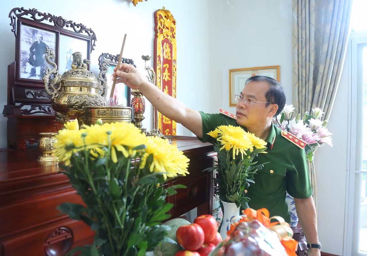 Thứ trưởng Nguyễn Văn Long tri ân, thăm hỏi thân nhân gia đình các đồng chí cố lãnh đạo Bộ Công an -0