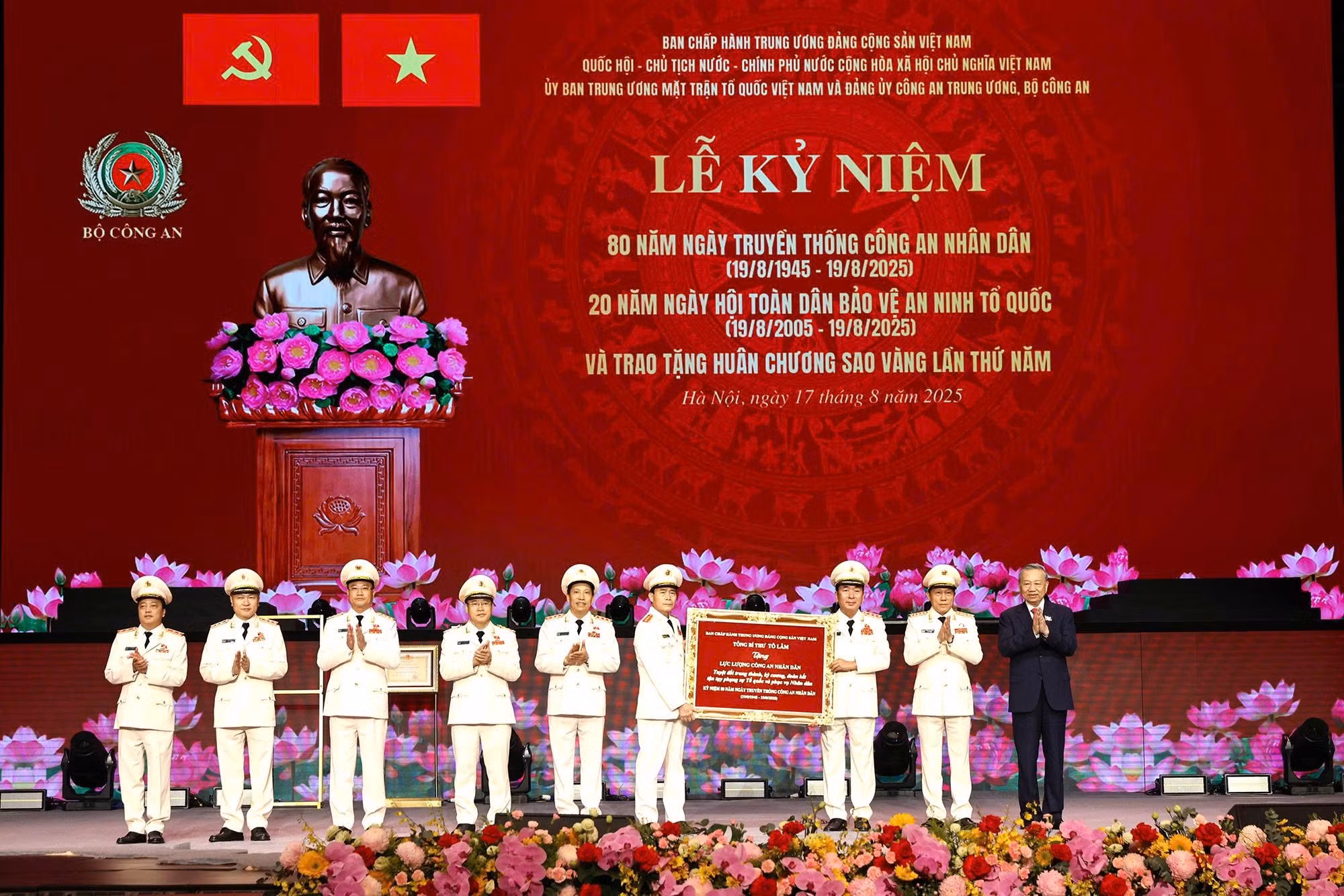 Tổng Bí thư Tô Lâm trao Huân chương Sao Vàng - phần thưởng cao quý nhất tặng Bộ Công an -3