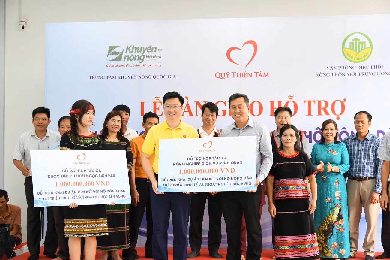 Quỹ Thiện Tâm đón nhận tặng Huân chương Lao động hạng Nhất -0
