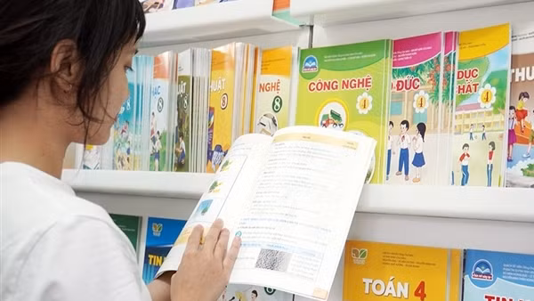 Cần tăng chế tài xử phạt hành vi in lậu, buôn bán sách giáo khoa giả