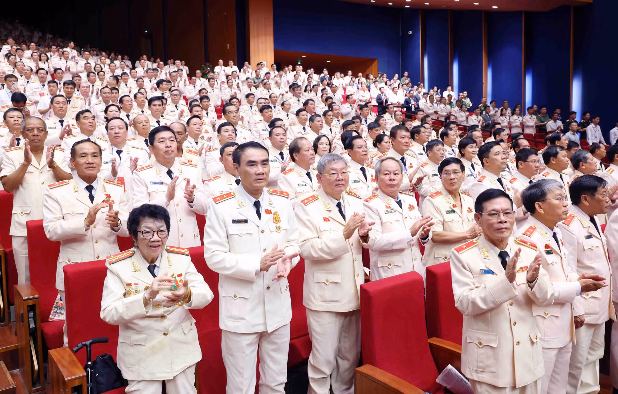 Khi xương sống thẳng, cơ bắp khỏe và trái tim ấm, CAND sẽ vượt qua mọi thử thách -1