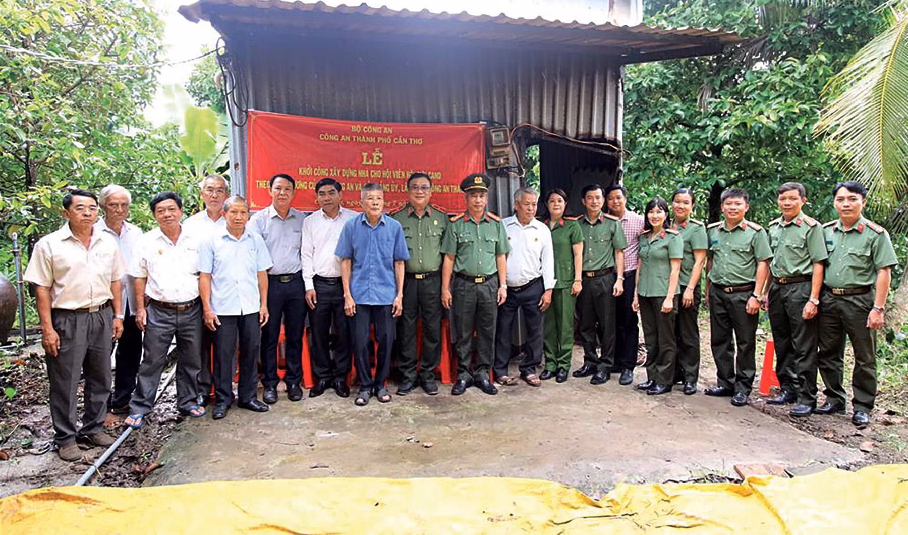 Ấm tình đồng chí, đồng đội_Số Đặc biệt 19/8_T30 -0