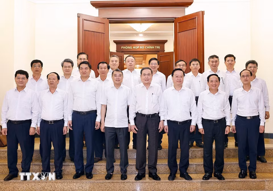 Bộ Chính trị cho ý kiến về công tác chuẩn bị đại hội các đảng bộ trực thuộc Trung ương nhiệm kỳ 2025 - 2030 -1