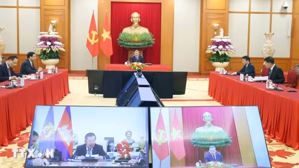 Tổng Bí thư Tô Lâm điện đàm với Chủ tịch Đảng Nhân dân Campuchia Hun Sen