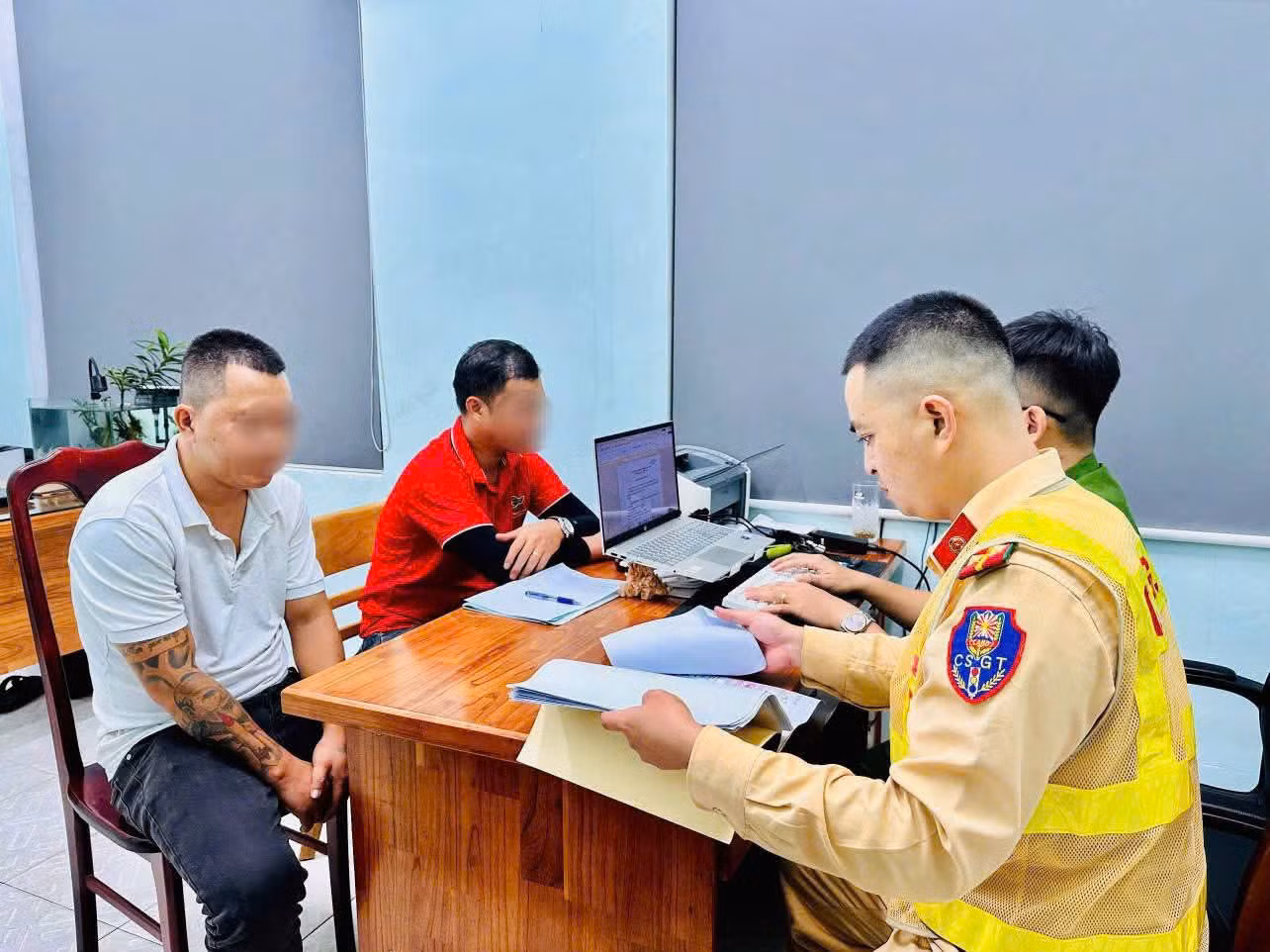 Đà Nẵng: Đối tượng chặn đầu ô tô gây cản trở giao thông trên Quốc lộ 1A do “tranh dành khách” -0