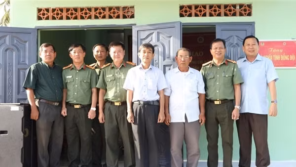 Ấm áp những căn nhà nghĩa tình đồng đội tặng các gia đình hội viên cựu CAND khó khăn