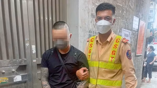 CSGT tuần tra tóm người đàn ông mang theo ma túy