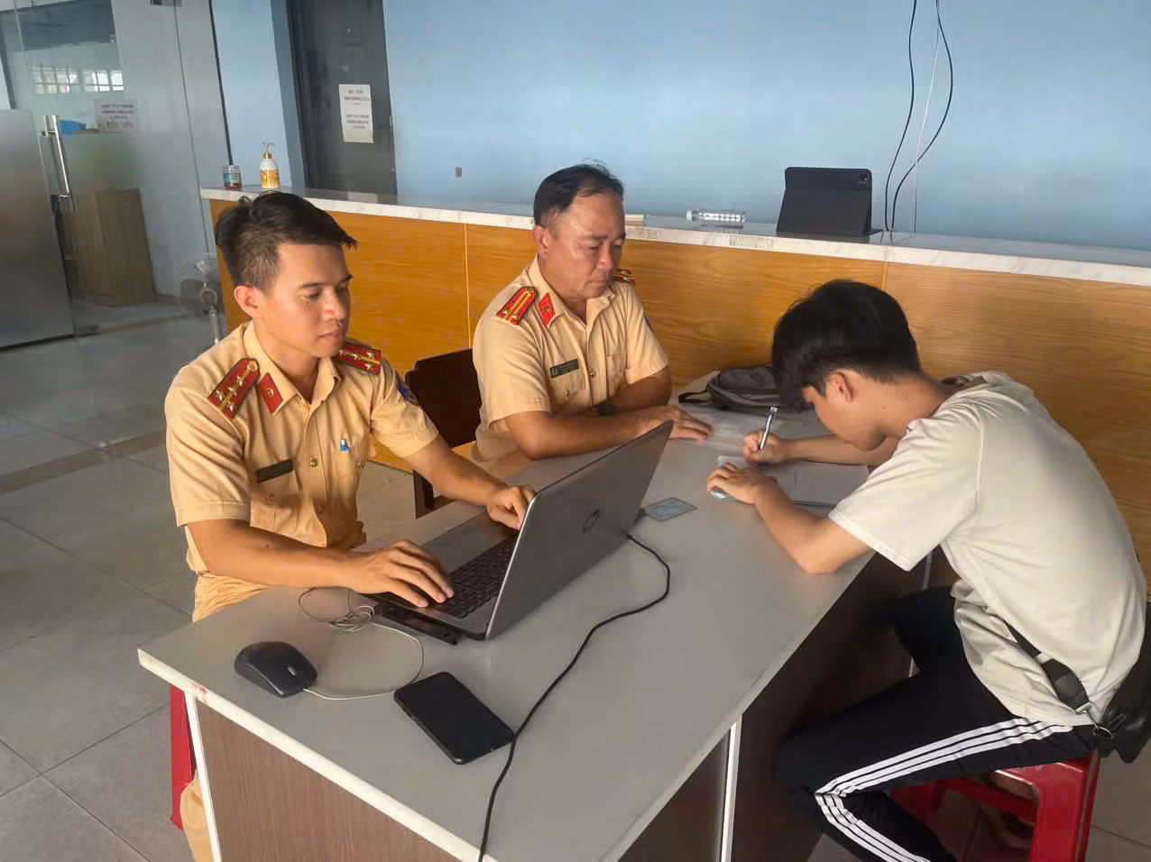 Nghiêm khắc với “quái xế đùa giỡn tử thần” -0