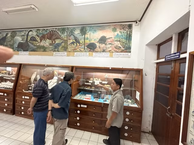 Nam Lào ký sự -0