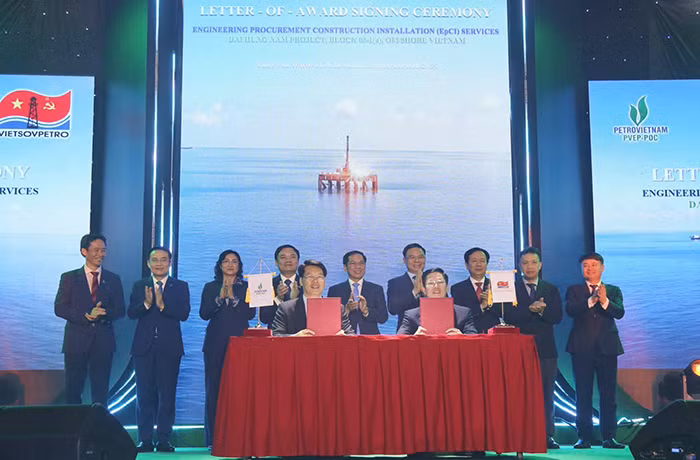 Vietsovpetro đón dòng dầu đầu tiên từ mỏ Kình Ngư Trắng - Kình Ngư Trắng Nam -0