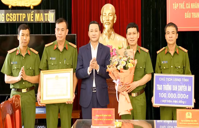 Thủ lĩnh ở một đơn vị anh hùng -0
