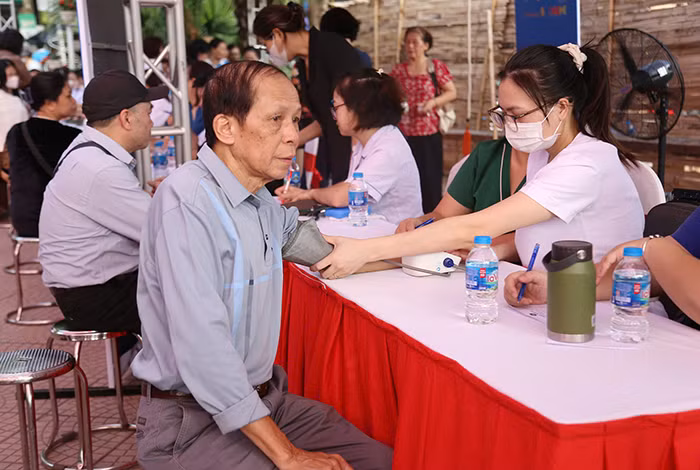 Hút thuốc lá gây tăng huyết áp -0