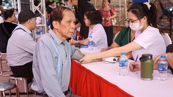 Hút thuốc lá gây tăng huyết áp