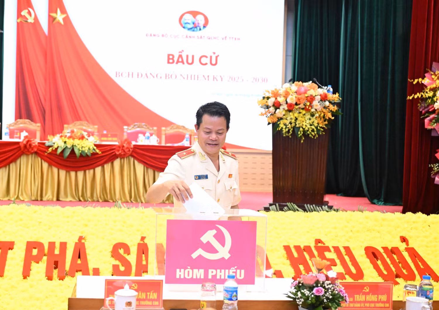 Đảng bộ Cục Cảnh sát QLHC về TTXH tạo đột phá trên các mặt công tác -0