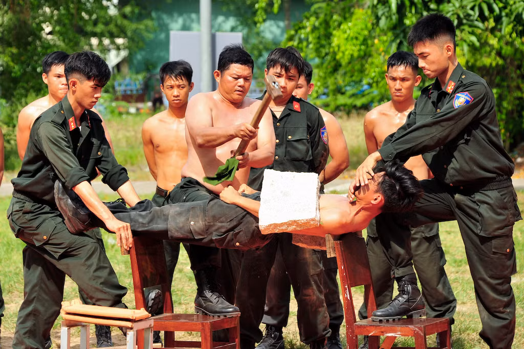 Mãn nhãn màn trình diễn của Cảnh sát cơ động Công an Đồng Tháp -2