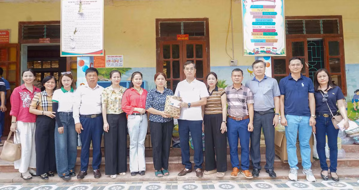 Ngành Giáo dục Nghệ An bảo đảm học sinh vùng lũ được đến trường đúng ngày khai giảng -0