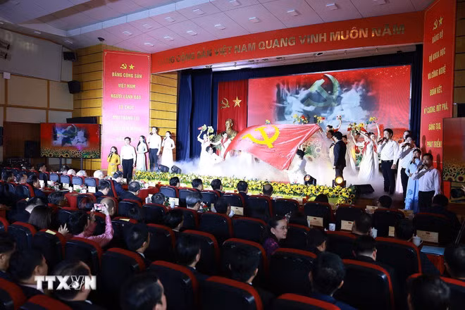 Thủ tướng: Đẩy mạnh phát triển và làm chủ công nghệ chiến lược, công nghệ lõi -0