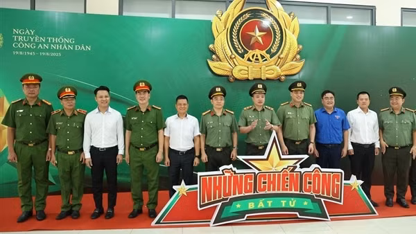 Triển lãm “Công an TP Hồ Chí Minh - Tiếp bước truyền thống anh hùng"