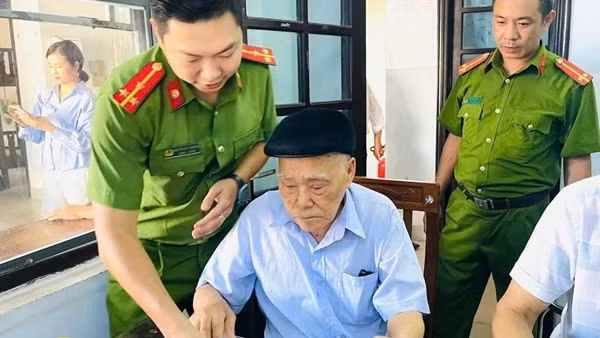 Triển khai cao điểm thu nhận hồ sơ cấp đổi thẻ đảng viên trên môi trường số