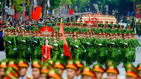 Ngắm các khối diễu binh, diễu hành của Công an Hà Nội trên đường phố Thủ đô