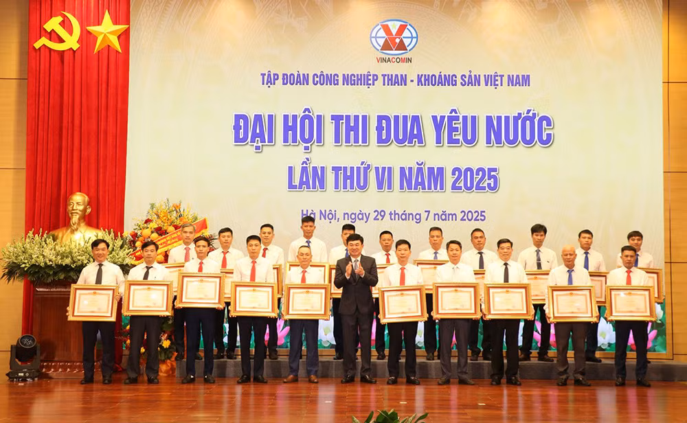 Các phong trào thi đua đã góp phần xây dựng TKV thành Tập đoàn kinh tế nhà nước mạnh, phát triển bền vững -0