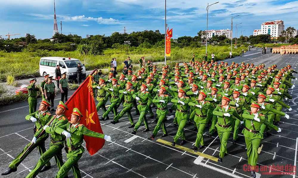 Trang 8 - Góp phần lan tỏa hình ảnh đẹp của lực lượng CAND Việt Nam Anh hùng -0